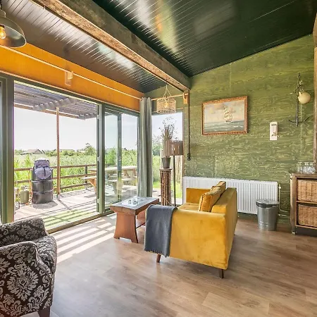 Дом отдыха Appealing Bungalow In Callantsoog With Garden Каллантсог